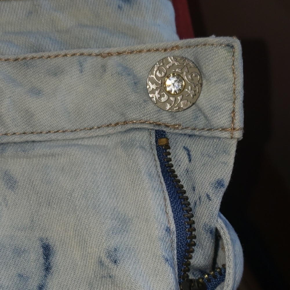 Shorts - Picture 3 of 4